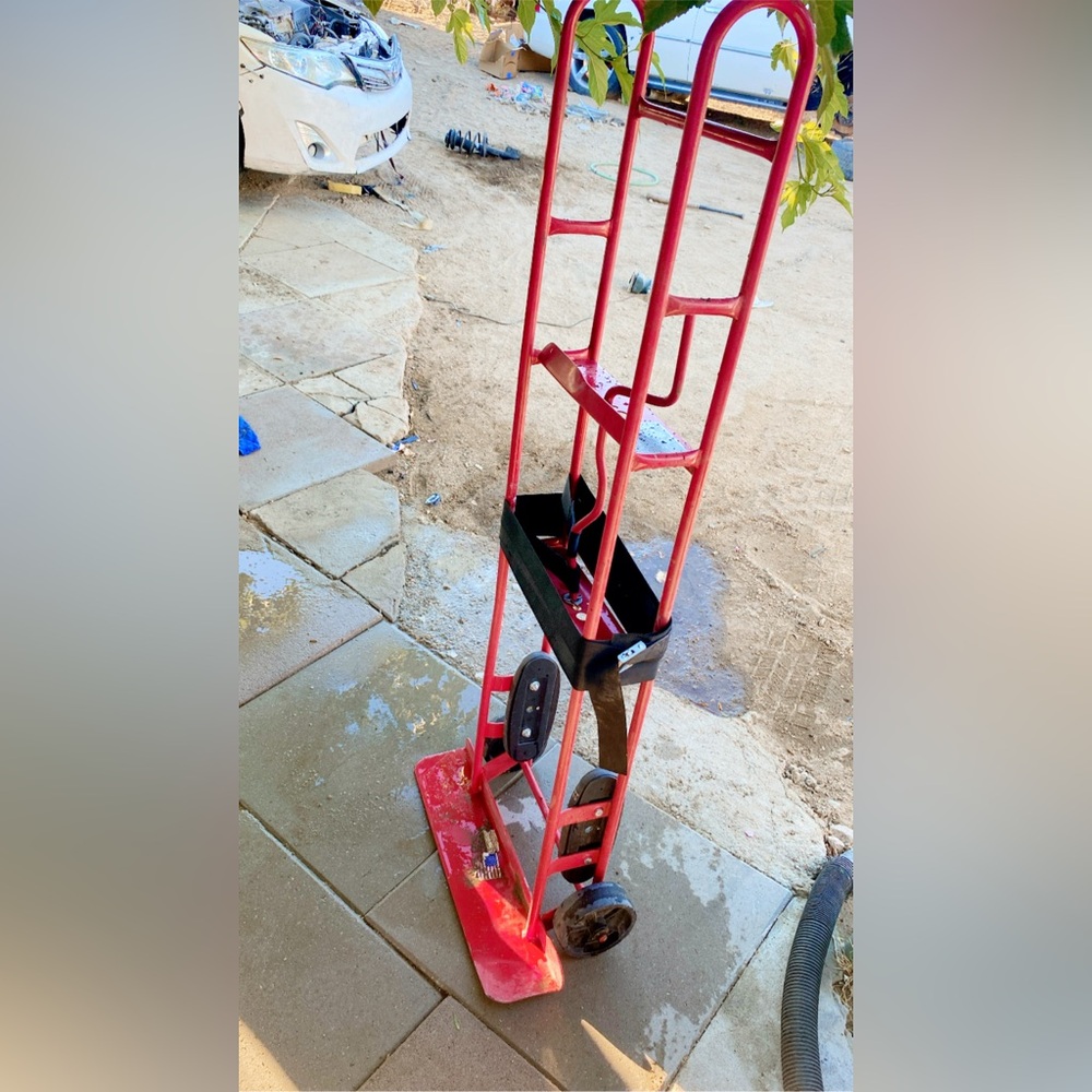 Milwaukee 800-lb Capacity 2-Wheel Red Steel Appliance Hand Truck